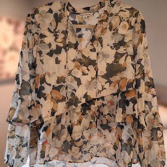 ZAC & RACHEL Floral Blouse with Gold Metallic Threading - Picture 4 of 4